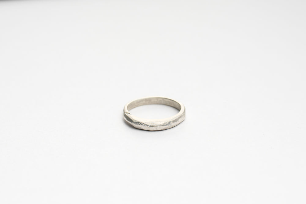 Geometric slim ring
