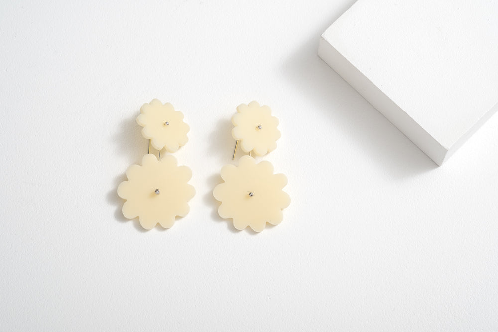 Hill's Daisy Large Earrings