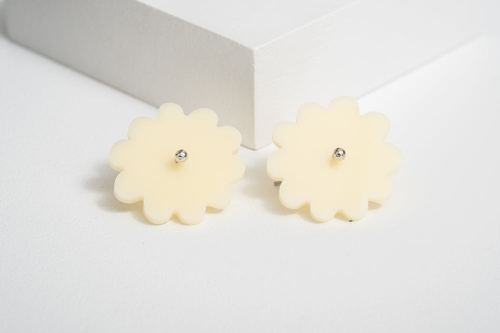 Hill's Daisy Small Earrings