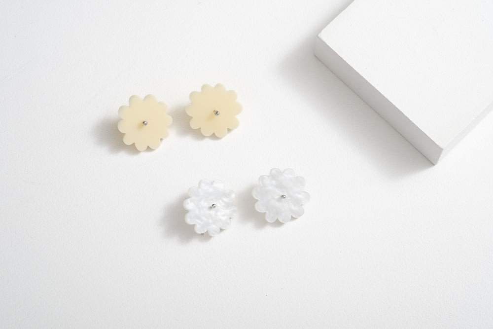 Hill's Daisy Small Earrings