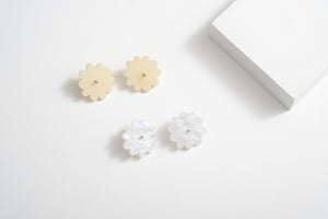 Hill's Daisy Small Earrings